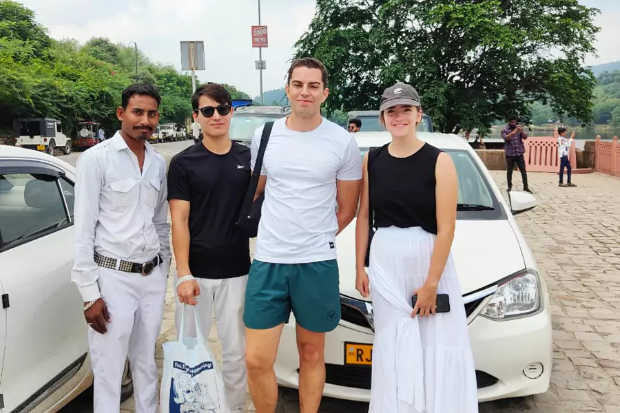 Delhi to Agra Taxi Fare 2026 – Private Car & Driver Price, Toll and Taj Mahal Trip Guide